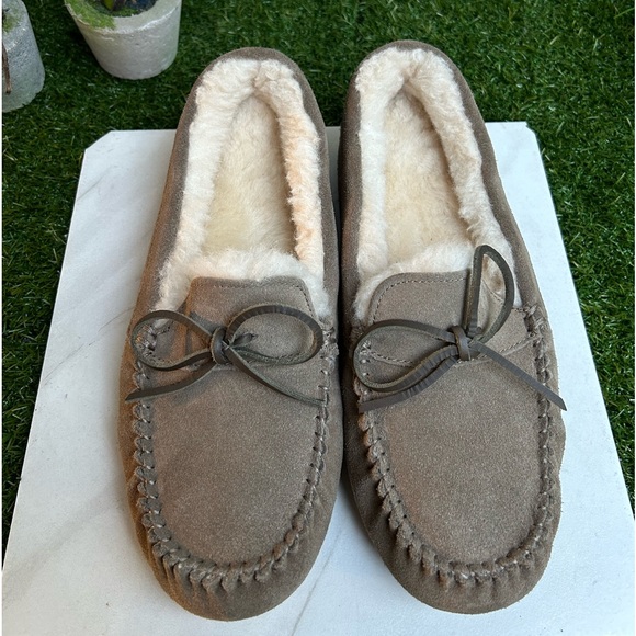 UGG Moccasins slippers color: dry leaf men’s Size 9 - Picture 2 of 10